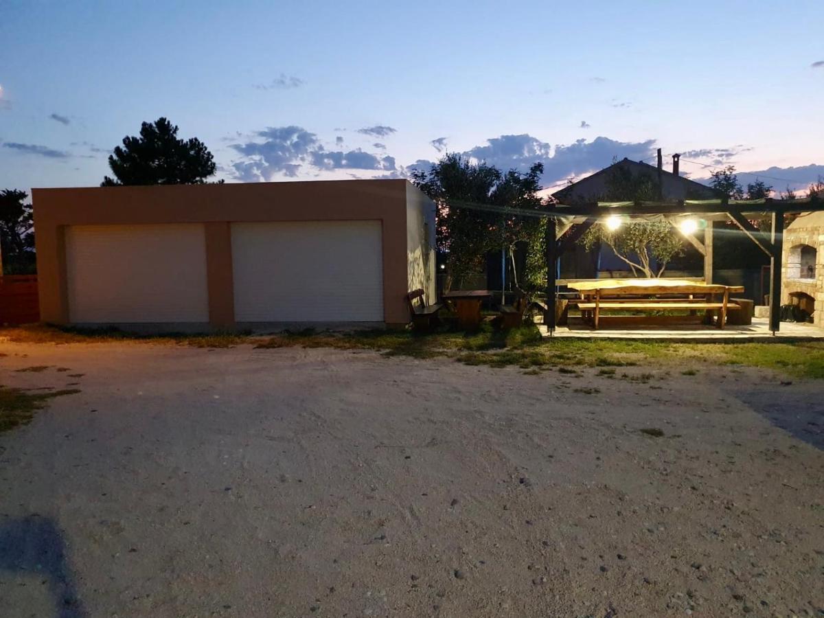 Apartman Petar Ražanac Zewnętrze zdjęcie