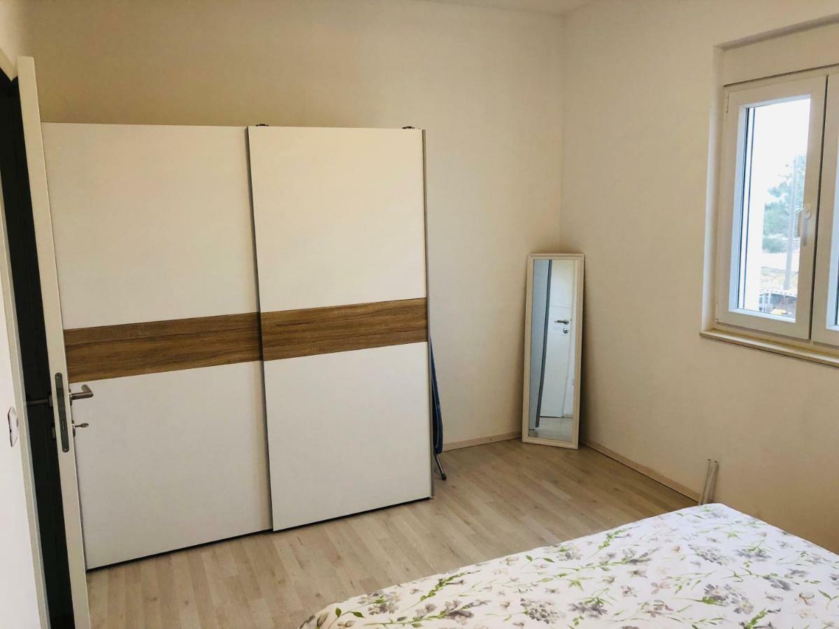 Apartman Petar Ražanac Zewnętrze zdjęcie