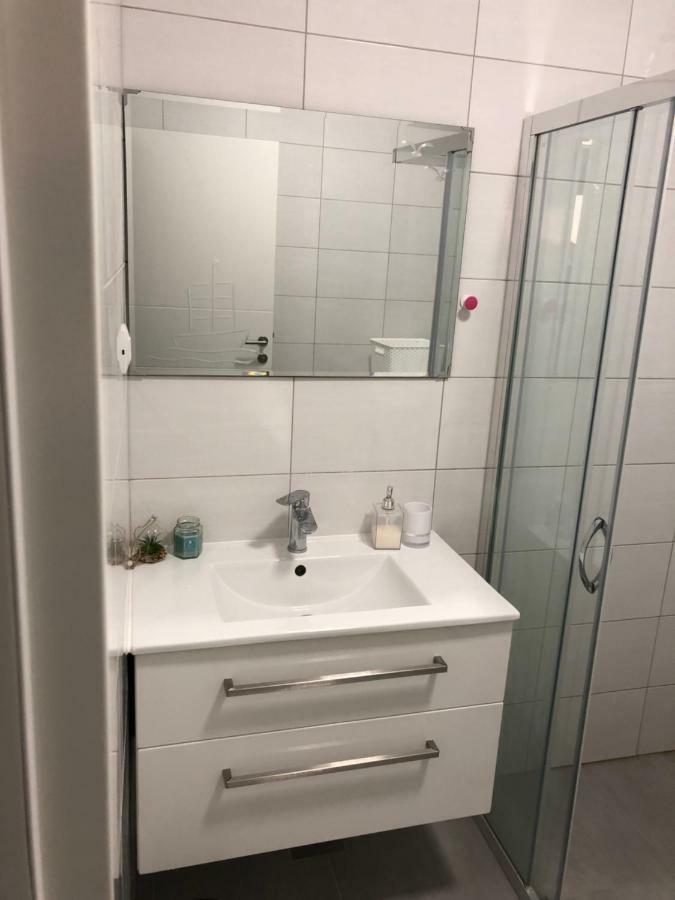 Apartman Petar Ražanac Zewnętrze zdjęcie